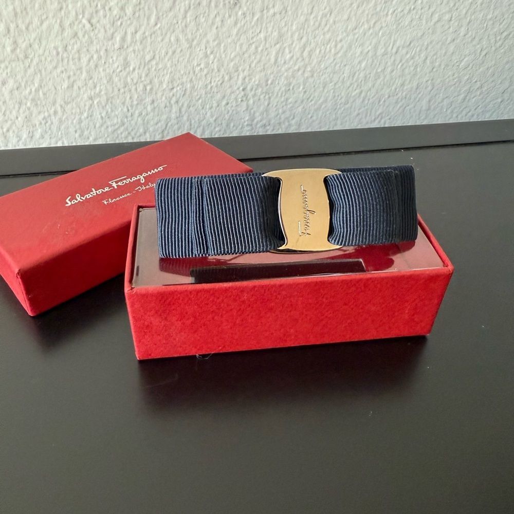 Salvatore Ferragamo  Vara Bow Clip in Navy and Silver